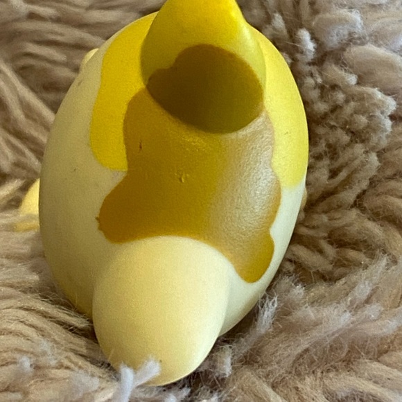 Authentic Littlest Pet Shop LPS Yellow Tan Kitty Cat Licking Paw #832 - Picture 10 of 13